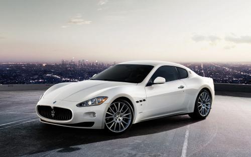 Prezer te si kateg riu Aut a wallpaper n zvom Maserati GranTurismo