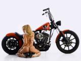 Slečna a motocykl