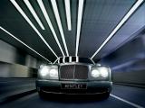 Bentley v tuneli